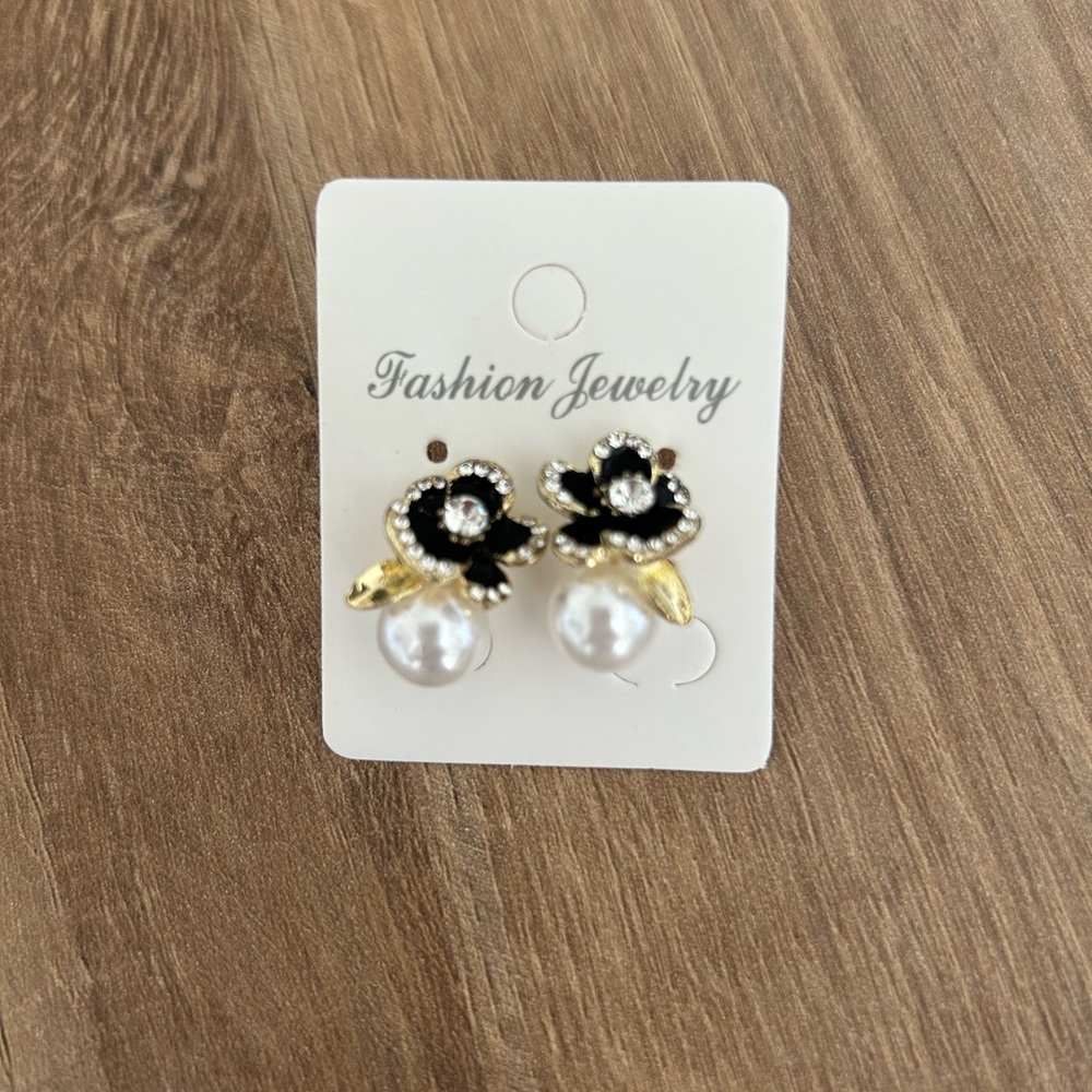 Elegant Black and Gold Floral Pearl Earrings